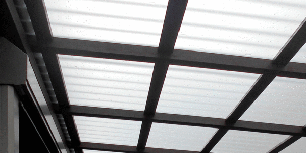 ポリカ波板を使用した屋根
